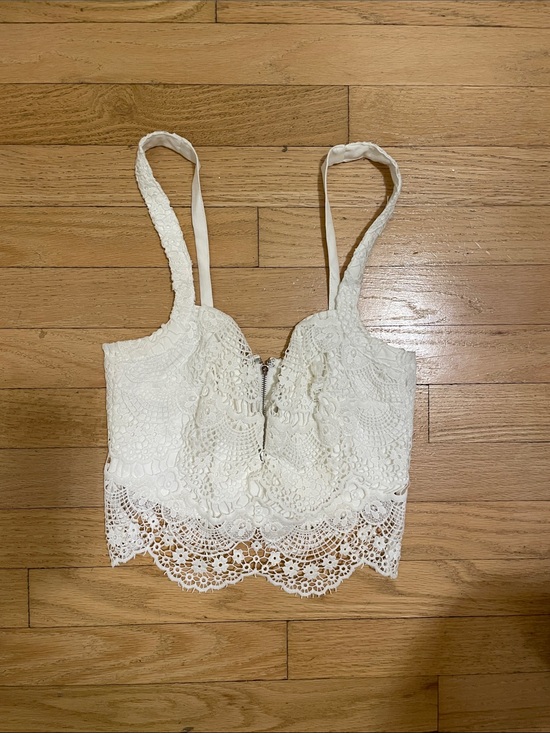 Sabo Skirt Tops - NWT SABO Skirt White Lace Top with Plunging Neckline - Size XS